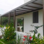 Ξύλινη Πέργκολα Τοίχου 400x600cm με Περσίδες 9,5x2,1cm Εμποτισμένης Ξυλείας - Ξύλινες Πέργκολες σε Τοίχους Σκίασης Περσίδων
