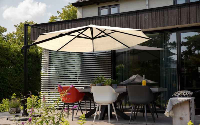 Nesling (PLATINUM) Free-Arm Parasol D3.5m Ecru