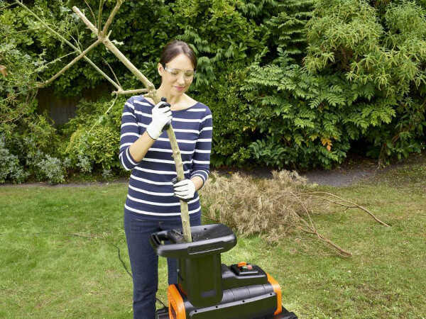 BLACK & DECKER BEGAS5800-QS Electric Garden Shredder 2800W