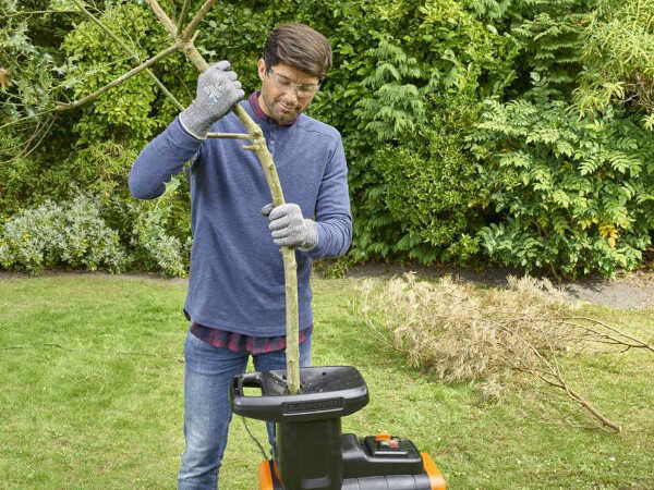 BLACK & DECKER BEGAS5800-QS Electric Garden Shredder 2800W
