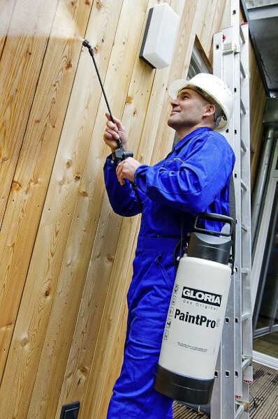 The Spray & Paint Pro 5lt Sprayer on Wooden Surface